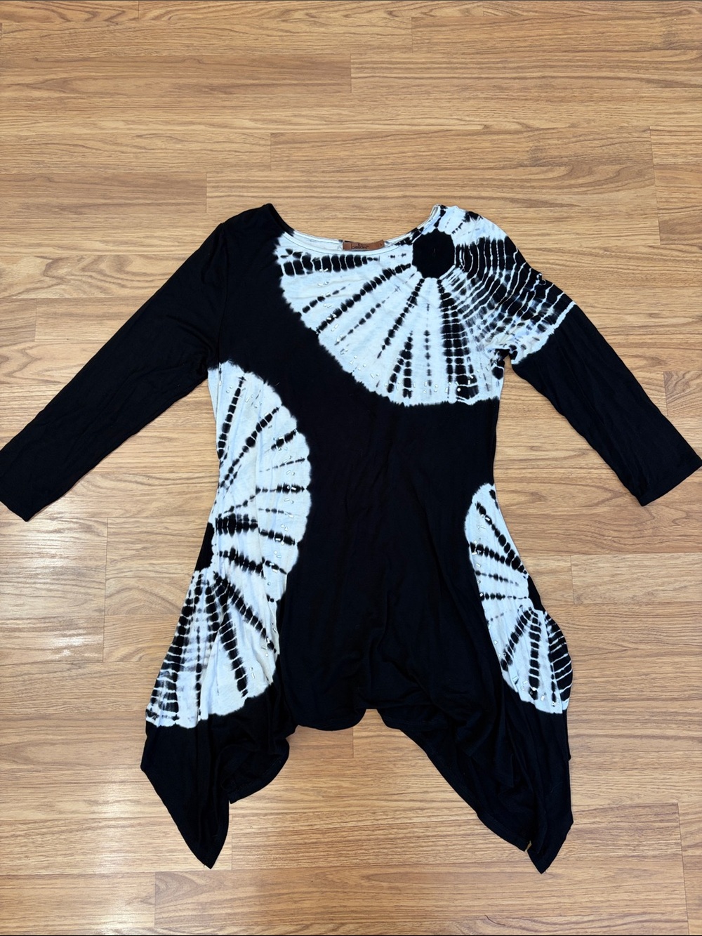 Belldini Black and White Tie-Dye Hanky Hem Tunic